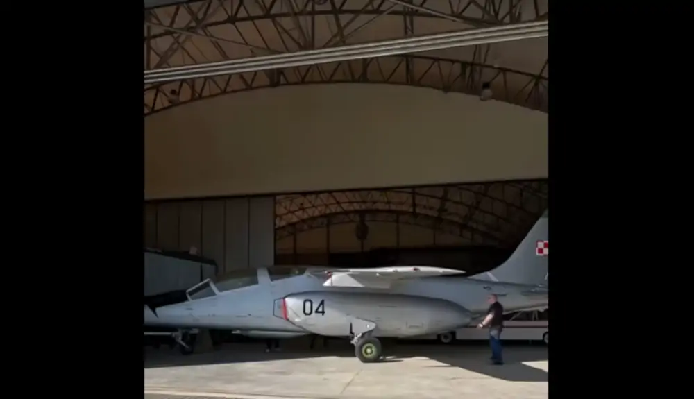 I-22 Iryda z numerem bocznym 04