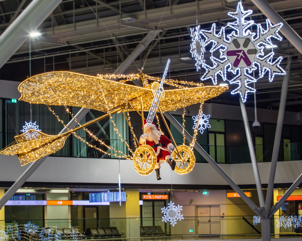 Świąteczna oprawa na Lotnisku Chopina / Foto: Materiały Lotniska Chopina