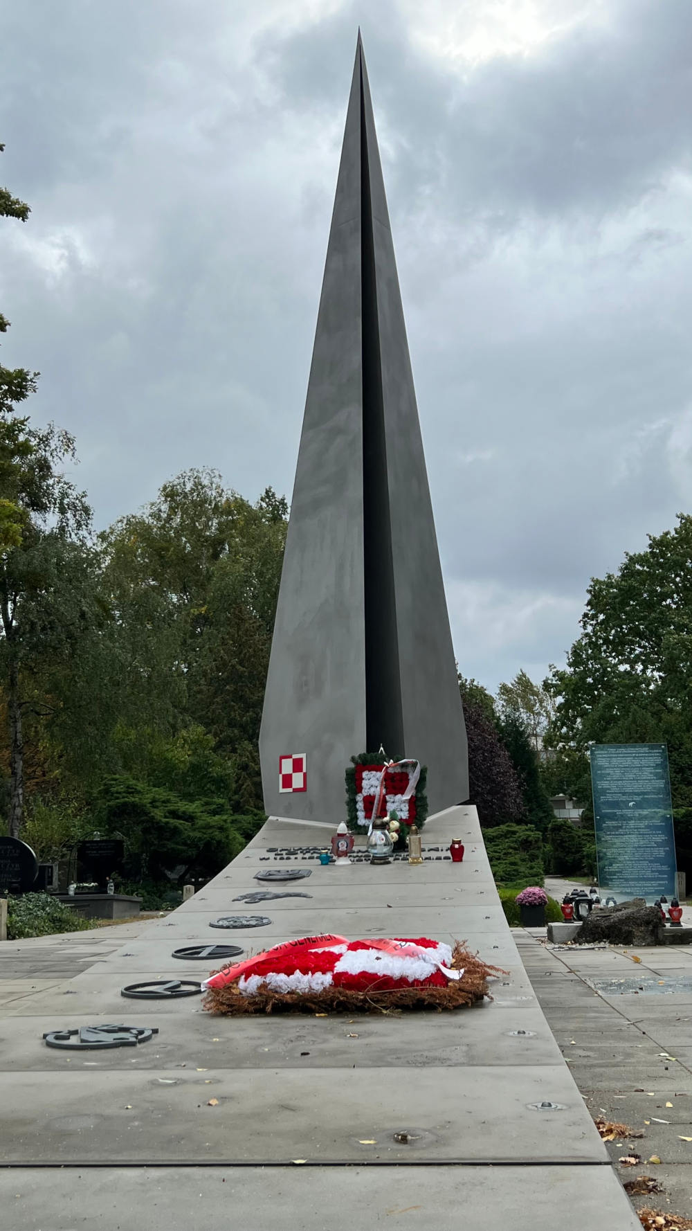 Pomnik „Chwała Lotnikom Polskim” na Wojskowych Powązkach w Warszawie - odsłonięty 28 sierpnia 2018r. - Foto: Aviation24.pl