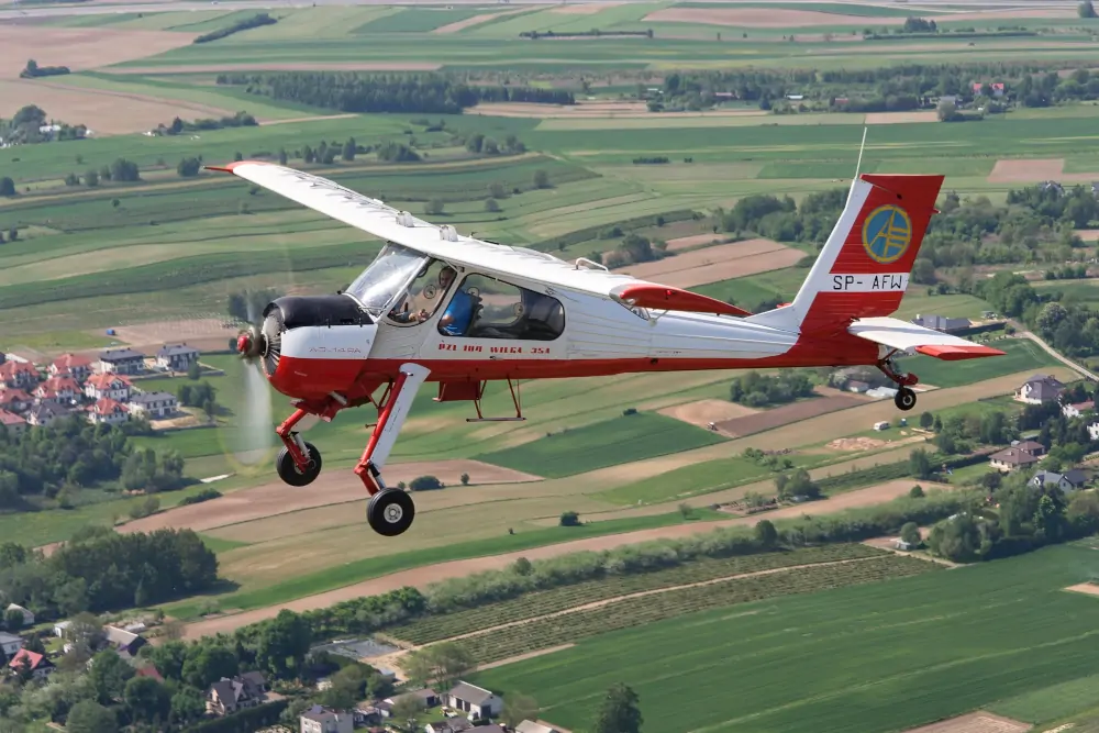 PZL 104 Wilga. Za sterami Jarosław Motyl. Foto: Jacek Sim