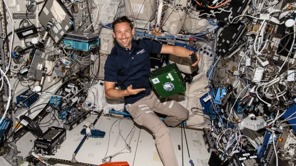 Sławosz Uznański-Wiśniewski na ISS