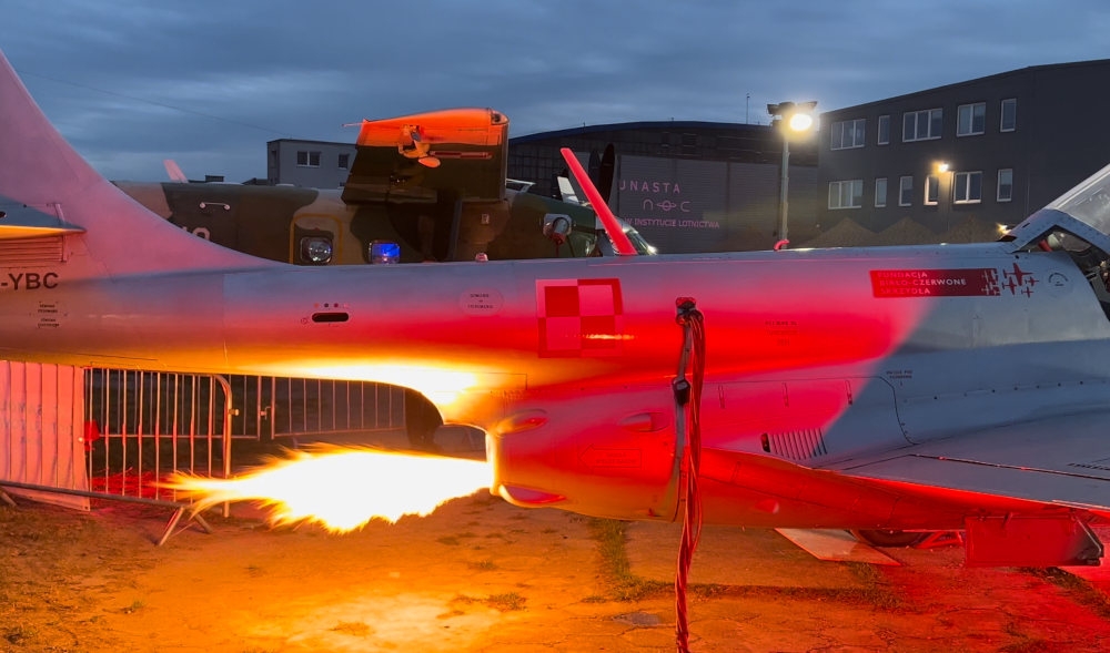 Uruchomienie silnika TS-11 Iskra podczas 12. Nocy w Instytucie Lotnictwa - Foto: Mariusz Barszcz / Aviation24.pl