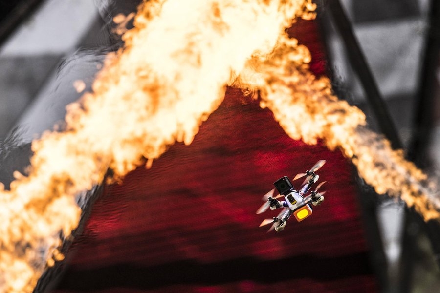 Źródło zdjęcia i autor: © Joerg Mitter / Red Bull Content Pool -