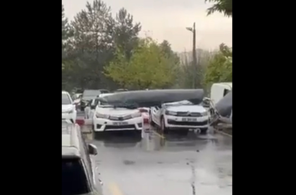 Samolot myśliwsko-bombowy Phantom zgubił zbiornik paliwa na parkingu - Źródło: ujęcie z filmu osadzonego w publikacji: https://twitter.com/BabakTaghvaee1/status/1698639652083691958 / Twitter