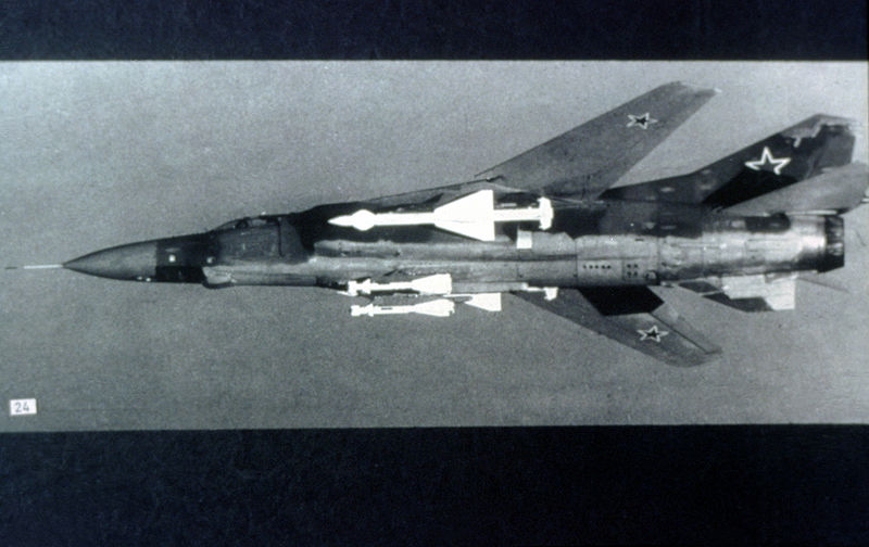 Sowiecki MIG-23 / 1982 rok - Źródło zdjęcia: U.S. Navy [Public domain], via Wikimedia Commons - 