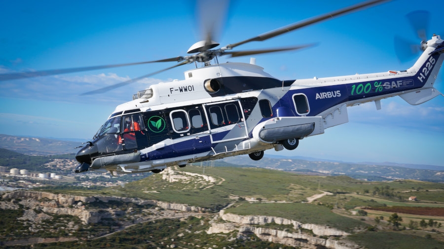 Pierwszy lot śmigłowca Airbusa na 100% zrównoważonym paliwie lotniczym. - Foto: Airbus