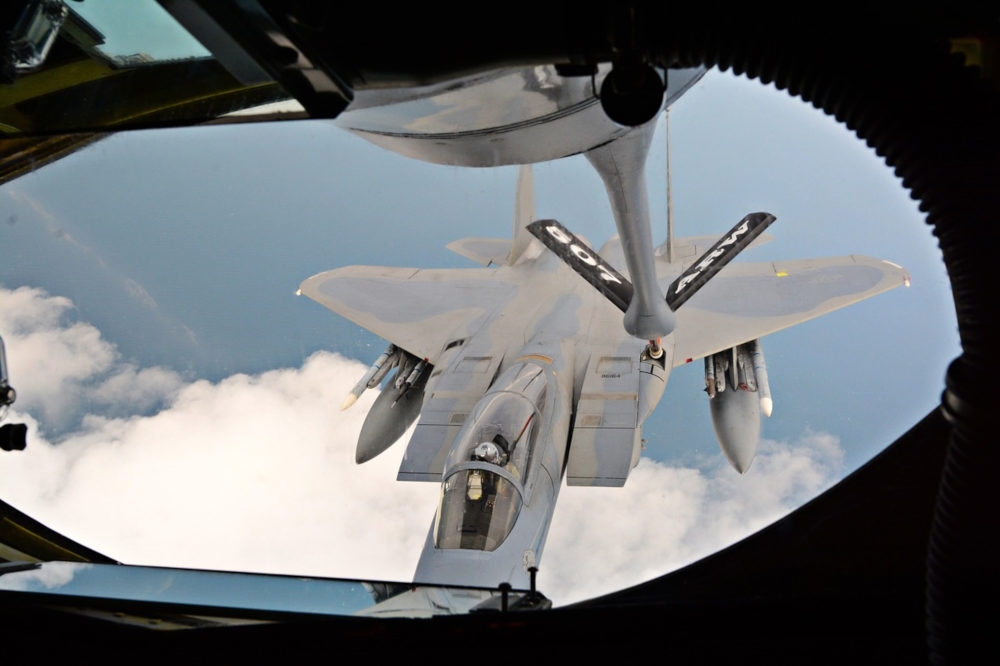 Tankowanie w powietrzu F-15C Eagle - Foto: Pixabay License