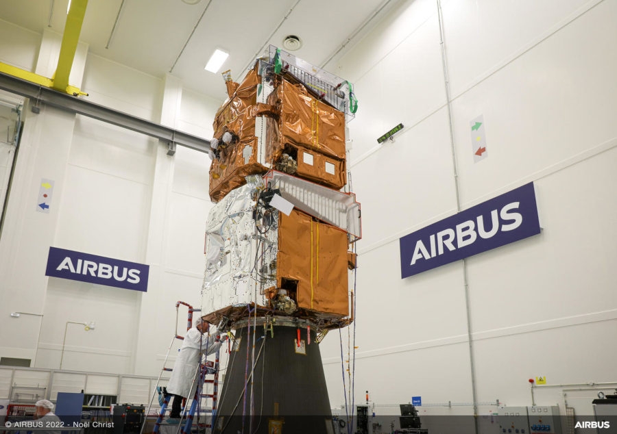 Ostatnie satelity PlĂ©iades Neo gotowe dołączyć do reszty orbitalnej rodziny. - Foto: Airbus