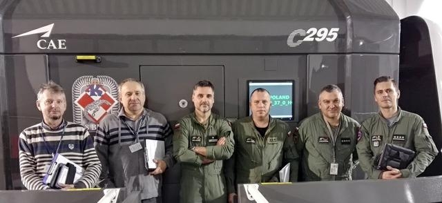 Załoga C-295M podczas szkolenia na symulatorze. Fot. K. Dzido -