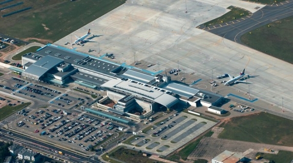 Źródło zdjęcia: Aerofoto-kaczmarczyk.com / Port Lotniczy Poznań Ławica -