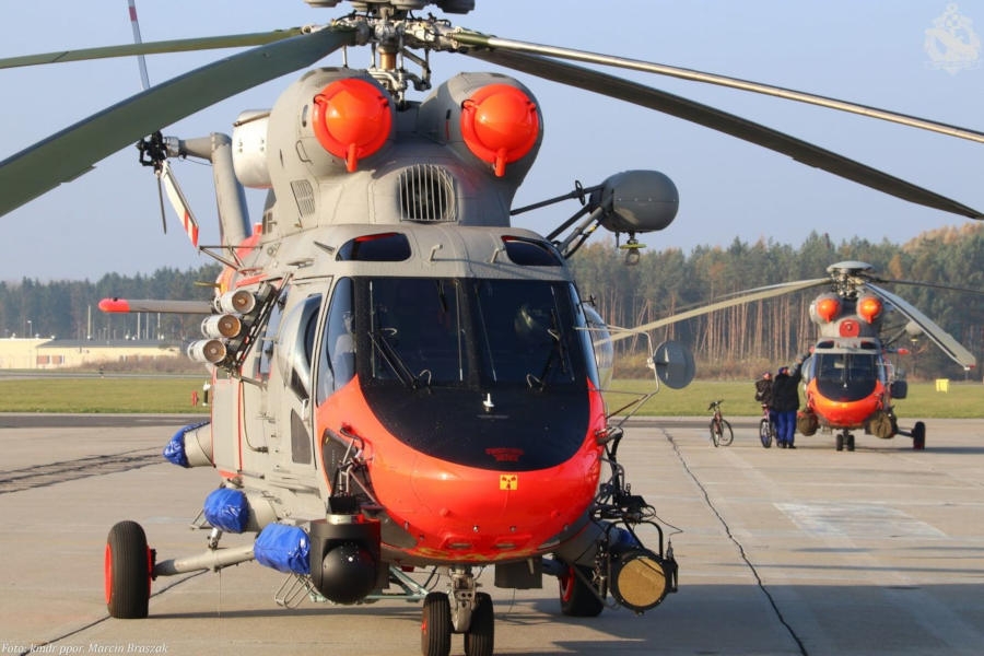 Akcja poszukiwawcza na Zalewie Szczecińskim z udziałem śmigłowca W-3WARM Anakonda. - Źródło zdjęcia: BLMW
