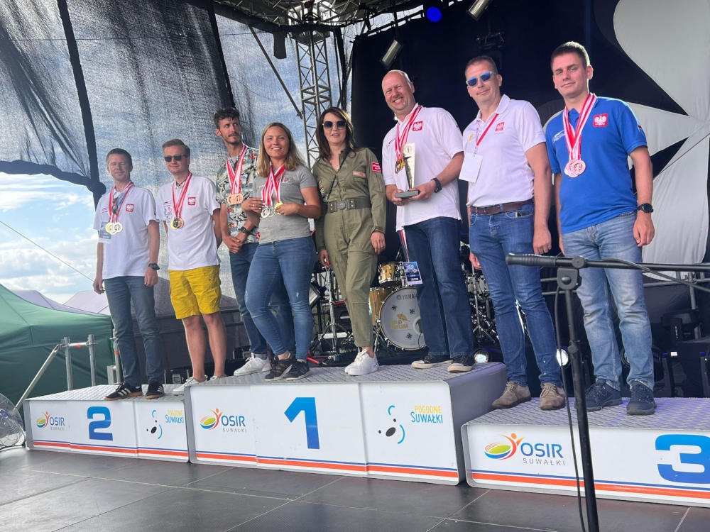 Podium ze zwycięzcami poszczególnych konkurencji - Źródło zdjęcia: Aeroklub Polski z galerii: Marta Radzikowska / Maciej Smólski