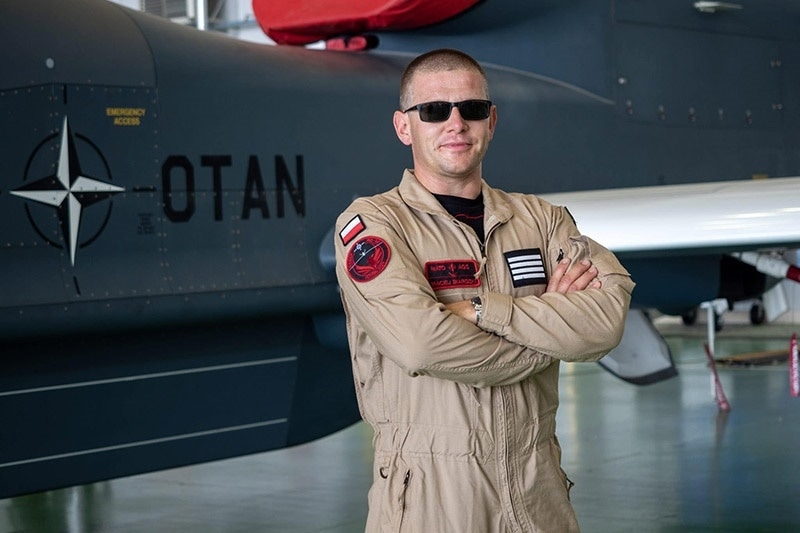 Polak, który zajmuje się obsługą radaru bezzałogowców Global Hawk RQ-4D najlepszym podoficerem NATO. - Źródło zdjęcia: Polska-zbrojna.pl