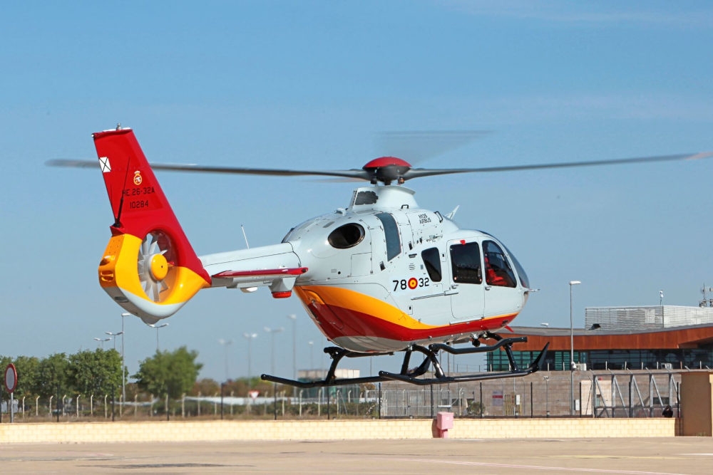 Airbus Helicopters dostarczył pierwszy śmigłowiec H135 hiszpańskim Siłom Powietrznym i Kosmicznym - Foto: Airbus Helicopters