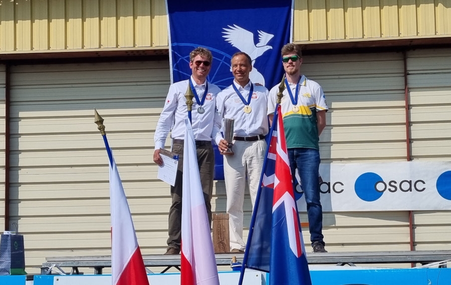 Zwycięzcy na podium. - Foto: Aeroklub Polski