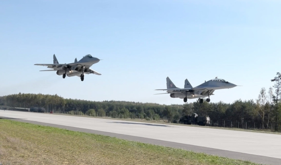 Para MiG-29 podczas pokazu na DOL Wielbark - Foto: Mariusz Barszcz / Aviation24.pl