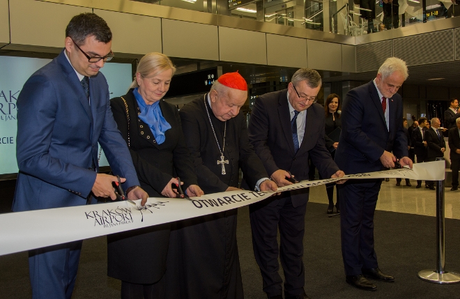 Uroczyste przecięcie wstęgi. -