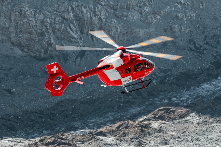 Szwajcarska Służba Ratownictwa Powietrznego Rega zamawia kolejne pięciołopatowe H145 - Foto: Airbus / REGA