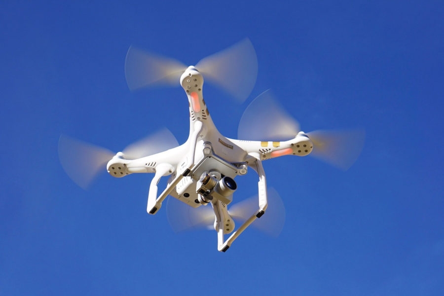 Największą liczbę operacji dronowych w polskiej przestrzeni powietrznej odnotowano pod koniec III kwartału. - Foto: Pixabay License