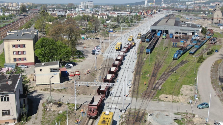 Polskie Linie Kolejowe monitorują infrastrukturę za pomocą dronów. - Foto: PKP PLK SA