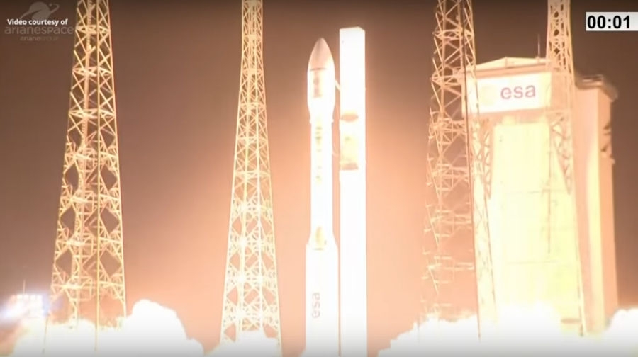 Moment startu rakiety Vega. - Klatka z filmu / Vega launches SEOSAT-Ingenio and TARANIS / Youtube.com