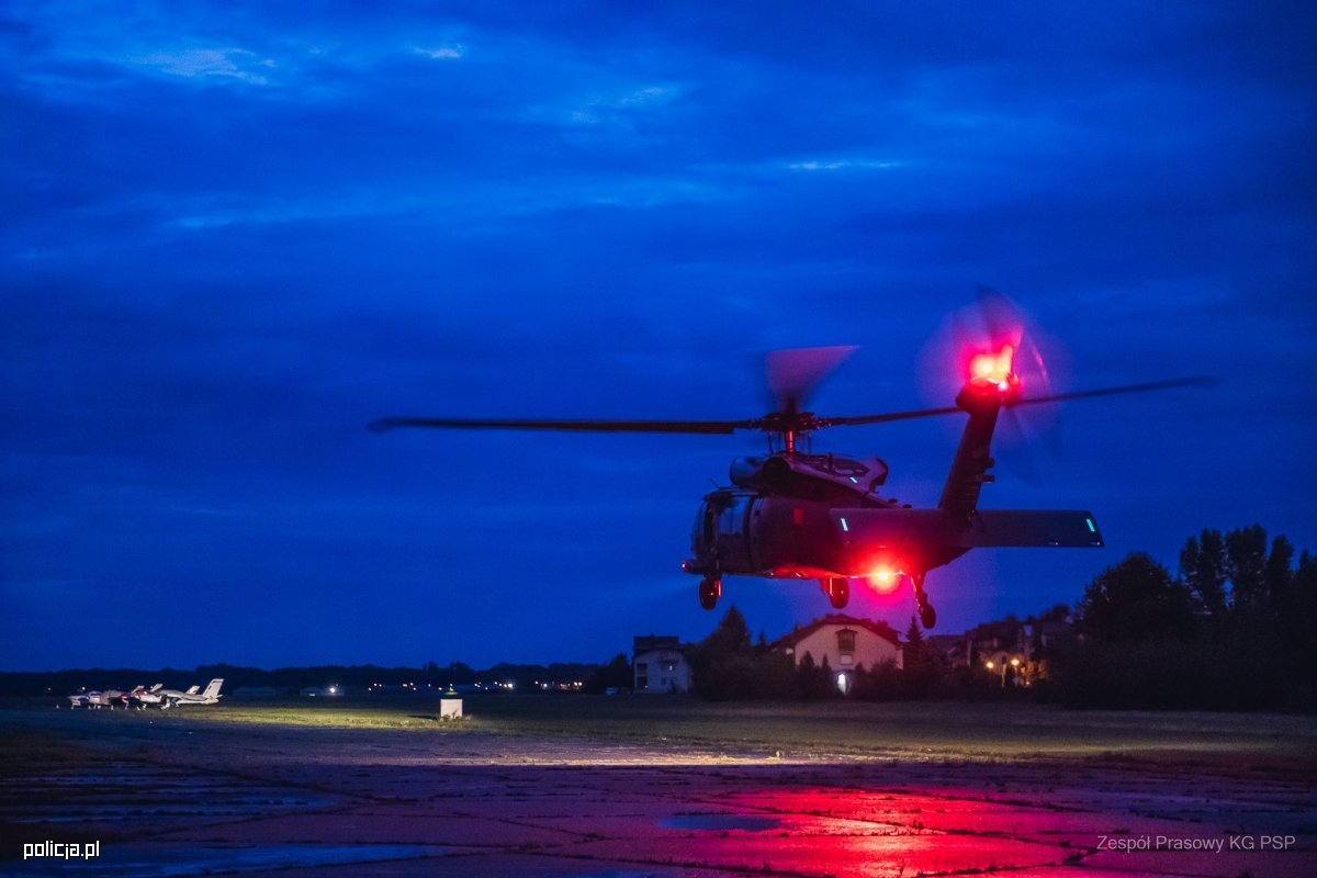 Policyjny Black Hawk odlatuje do Turcji pomagać przy gaszeniu pożarów. - Foto: KG PSP / Policja.pl