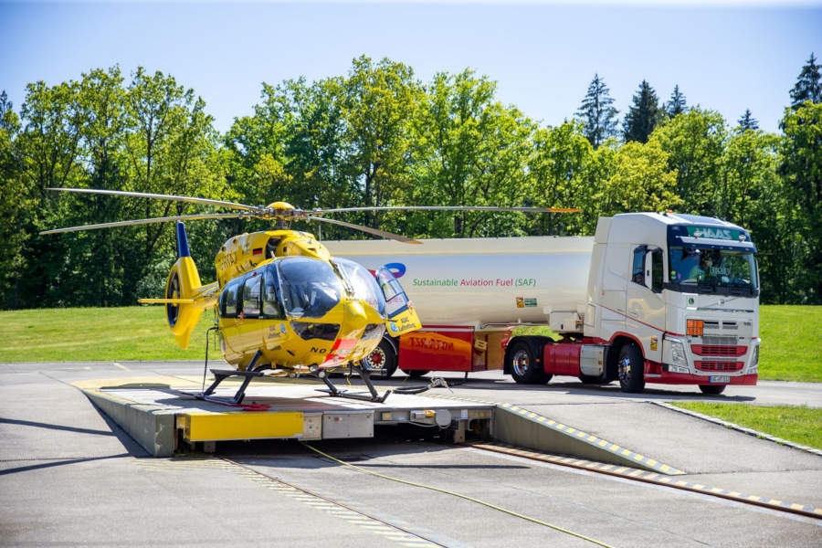 Pierwszy śmigłowiec ratunkowy lata na zrównoważonym paliwie lotniczym. - Foto: © ADAC Luftrettung Theo Klein / Airbus