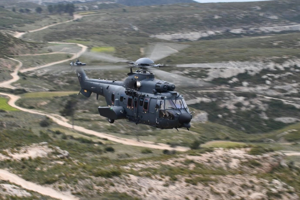Pierwsza para śmigłowców H225M dostarczona Węgrom - Foto: Airbus