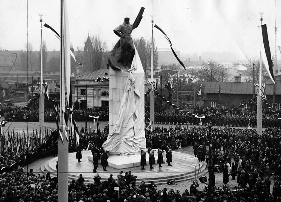 Pomnik Lotnika w Warszawie - odsłonięcie - Fot. Narodowe Archiwum Cyfrowe oraz Domena Publiczna