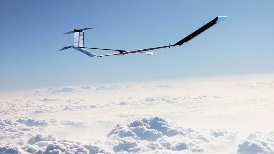 Przeznaczony do lotów w stratosferze na średniej wysokości 70 000 stóp (21 km) ultralekki Zephyr ma skrzydła o rozpiętości 25 metrów, waży mniej niż 75 kg, lata ponad zjawiskami pogodowymi (chmury, prądy strumieniowe  jet stream) i nad normalnym ruchem lotniczym. - Foto: Airbus
