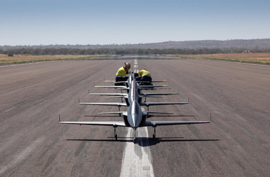 Zaawansowana technologia autonomii Boeinga, w tym możliwości dowodzenia i kontroli na pokładzie oraz wymiany danych, były testowane przy użyciu 3,4-metrowych modeli. - Foto: Boeing