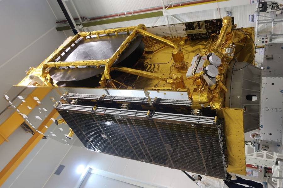 Pierwszy satelita Airbus Eurostar Neo gotowy do transportu na miejsce startu - Foto: Airbus
