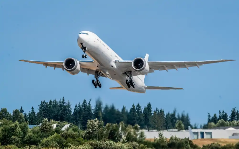 Boeing 777-9 podczas startu do lotu testowego