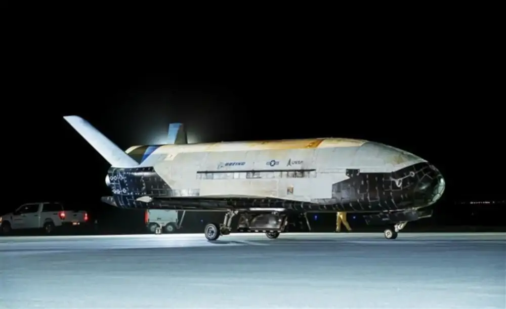 Samolot kosmiczny X-37B, zbudowany przez firmę Boeing