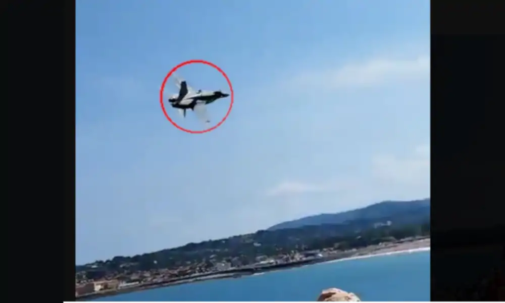 Hiszpania: Niebezpieczny manewr F/A‑18 Hornet w pobliżu publiczności