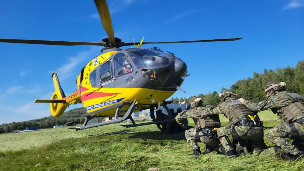 Trening śmigłowcowy LPR z ratownikami GOPR i funkcjonariuszami SG
