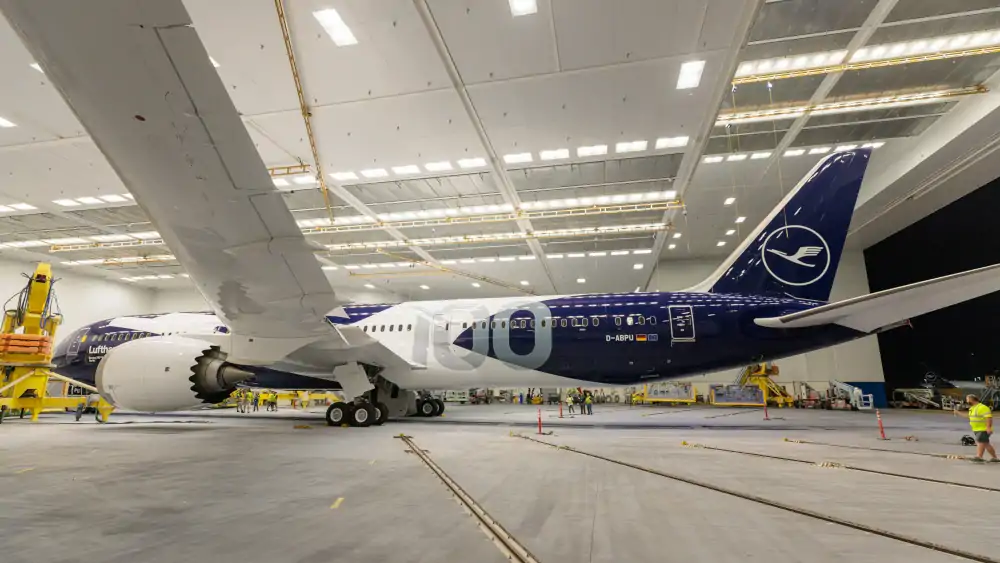 Lufthansa prezentuje specjalne malowanie Boeinga 787 na 100-lecie