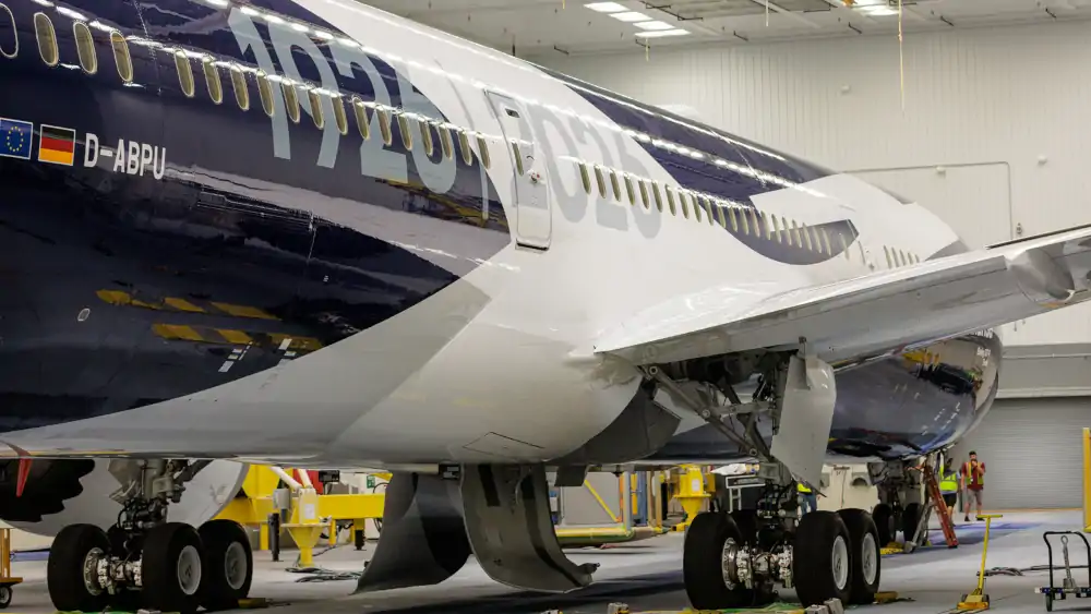 Lufthansa prezentuje specjalne malowanie Boeinga 787 na 100-lecie