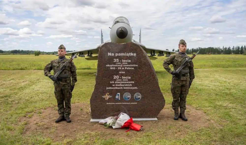 MiG-29 w Malborku: odsłonięcie pamiątkowego kamienia