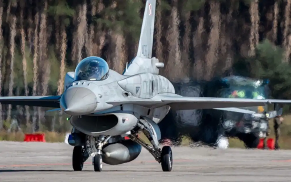 Polskie F-16 podczas manewrów „Nieustraszony orzeł ‘25”