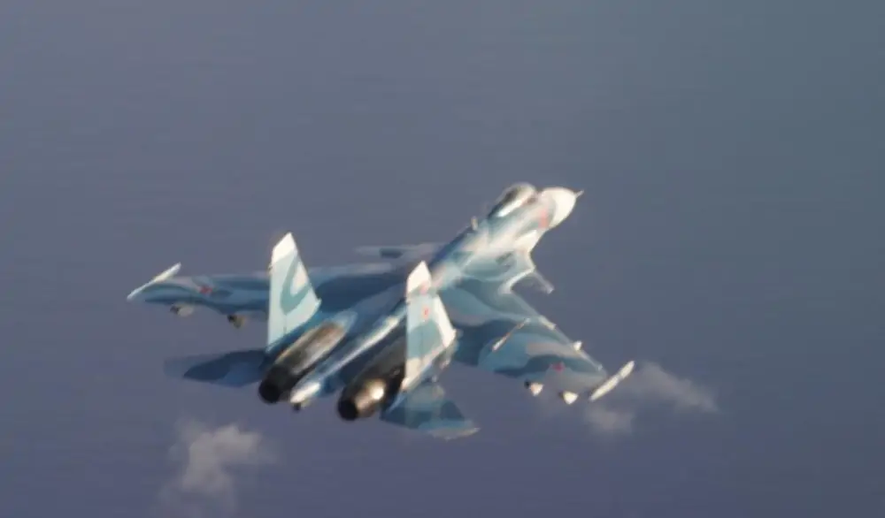 Zdjęcie zrobione z pokładu F-35 (na zdjęciu rosyjski Su-33) - Foto: Royal Norwegian Air Force