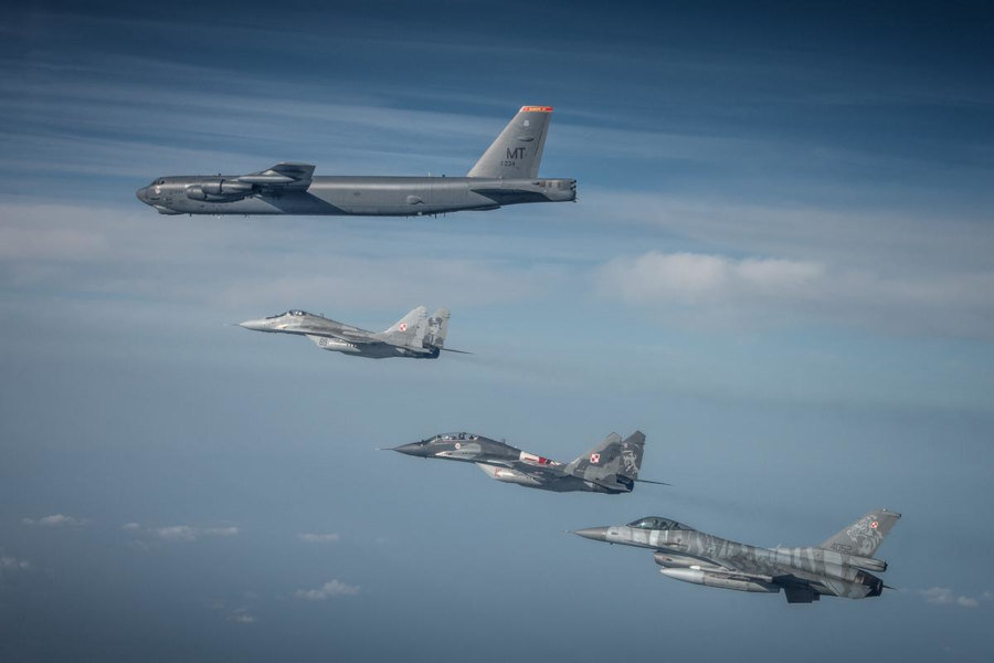 b52 eskorta