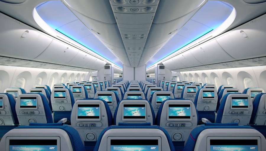 Przedział pasażerski samolotu B787 Dreamliner PLL LOT przygotowany dla kolejnych pasażerów. - Foto: PLL LOT