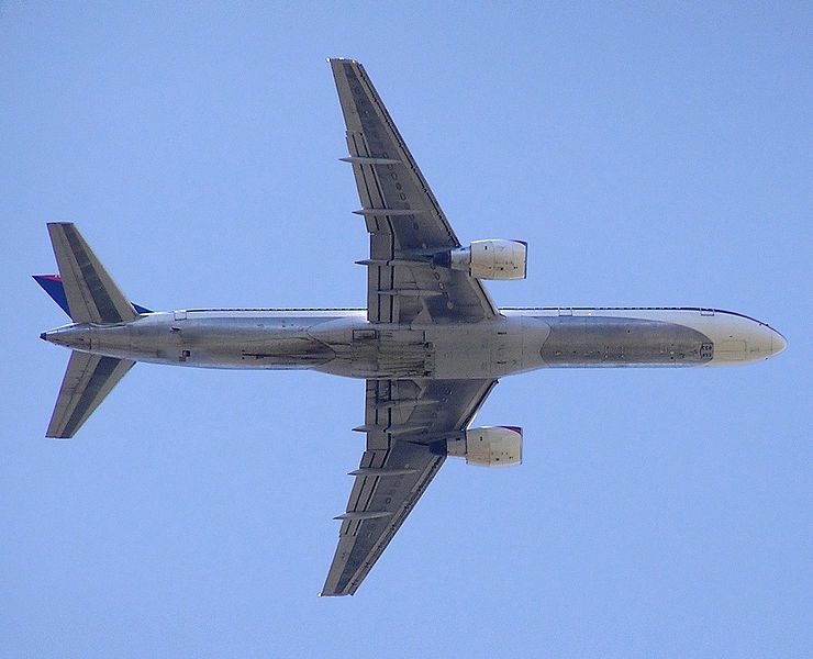 Źródło zdjęcia: By Delta_Air_Lines_B757-200_planform_view.jpg: Dick from Southern New Jersey, USA derivative work: Altair78 (Delta_Air_Lines_B757-200_planform_view.jpg) [CC BY-SA 2.0 (https://creativecommons.org/licenses/by-sa/2.0)], via Wikimedia Commons - 