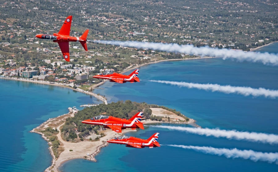Red Arrows podczas jednego z pokazów lotniczych. - Źródło zdjęcia: aerobaltic.pl