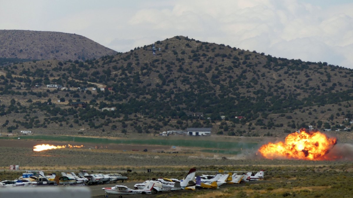 Wypadek L-29 Super Delfin podczas wyścigów lotniczych w Reno w USA. - Foto: Mirosław Waluś