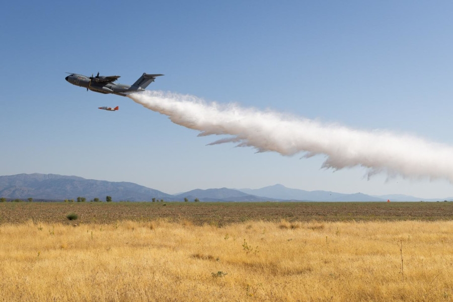 Airbus pomyślnie testuje zestaw strażacki dla A400M - Foto: Airbus