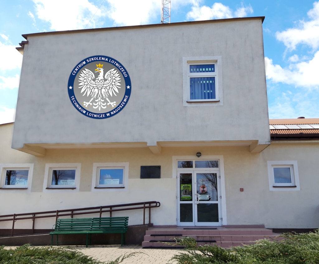 Wejście do szkoły. - Foto: Technikumlotnicze.pl