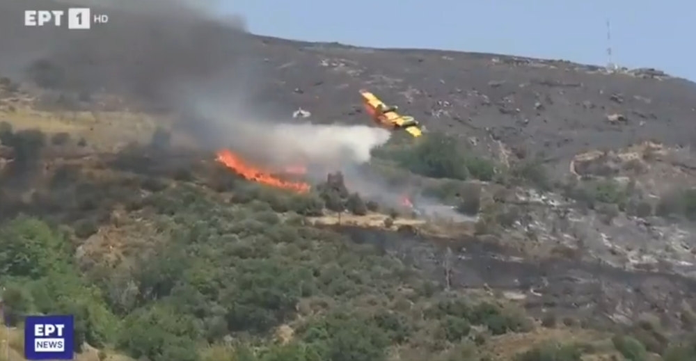 Chwila przed katastrofą Canadair CL-215 - Źródło: Klatka z filmu: https://twitter.com/aviationbrk/status/1683824116007161859 opubikowane na twitter przez ept.news