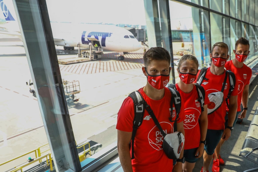 Pierwsza grupa sportowców Polskiej Reprezentacji Olimpijskiej poleciała dziś Dreamlinerem LOT-u do Tokio. - Foto: R.Guz PAP dla PLL LOT